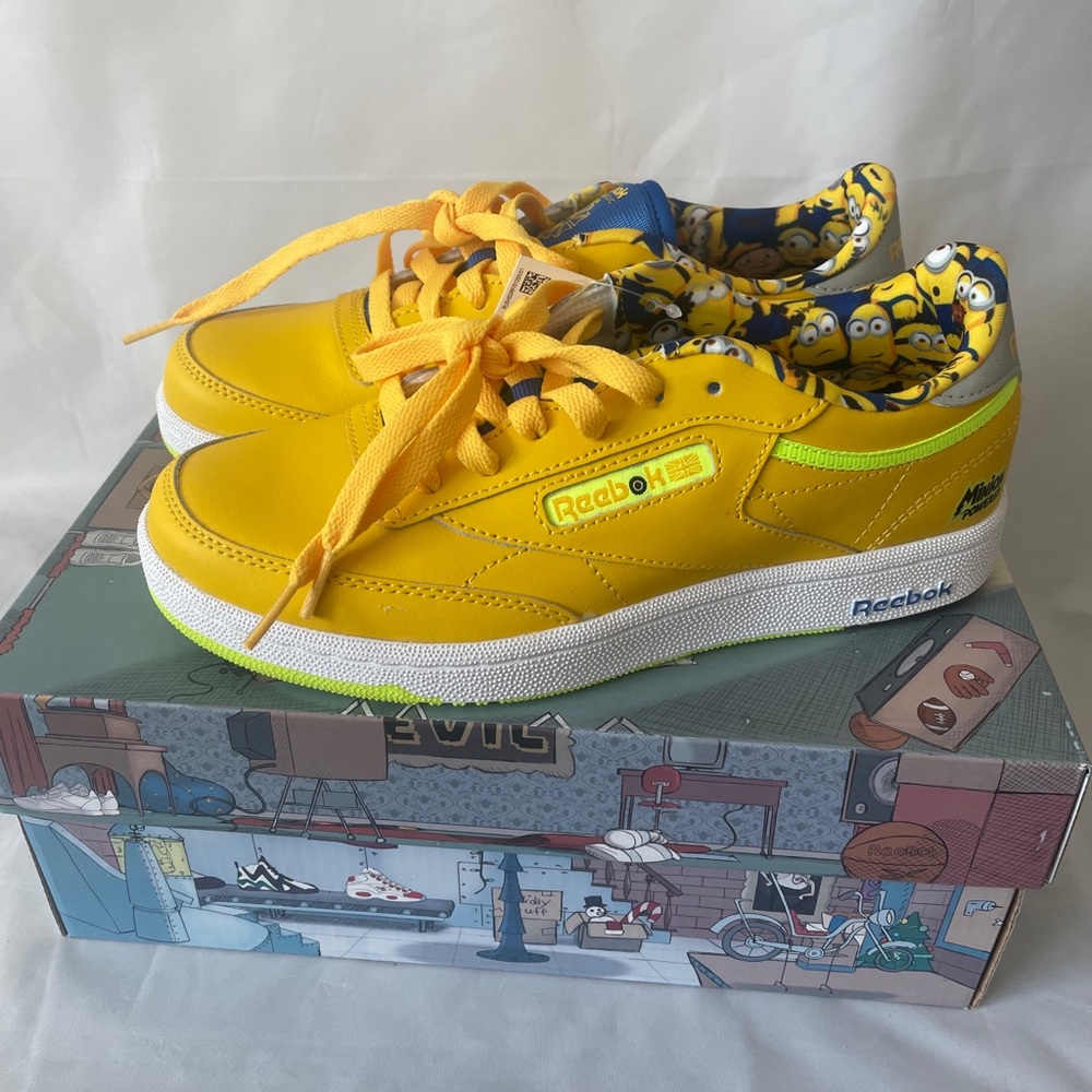 Reebok minion sneakers youth size 5 yellow blue shoes